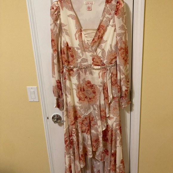 High low Flying Tomato dress. Never worn. - Picture 4 of 8